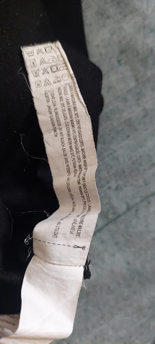 Pantalones negros con cremalleras laterales