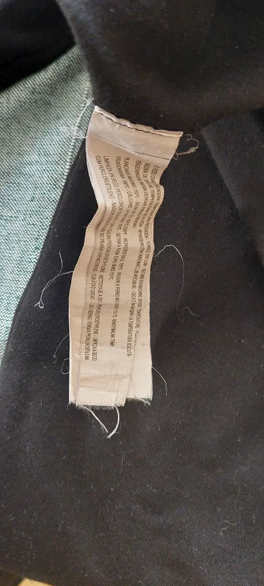 Pantalones negros con cremalleras laterales