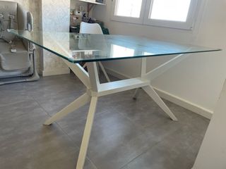 Mesa comedor cristal y 6 sillas blancas nórdicas