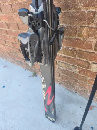 Conjunto de Botas de esquí Nordica, palos y esquís