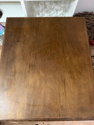 Mesa de madera rústica. y seis sillas a juego tall