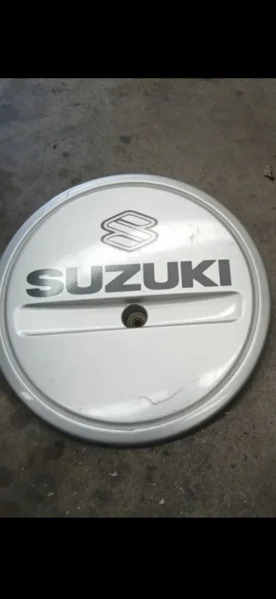 Tapa rueda repuesto suzuki jimny