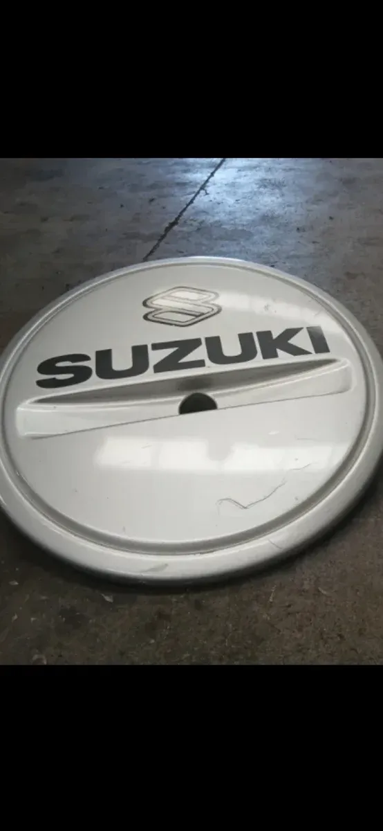 Tapa rueda repuesto suzuki jimny