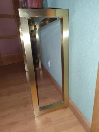 Consola de entrada dorada