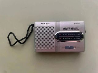 Mini radio portátil BC-R2 AM/FM con altavoz pilas