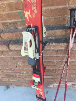 Conjunto de Botas de esquí, palos y esquís