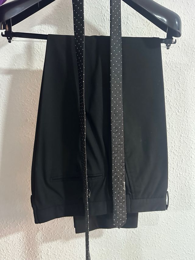 Traje Armani Negro Talla M + Camisa y Corbata