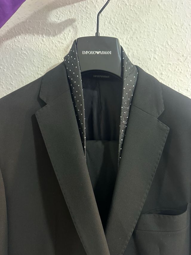 Traje Armani Negro Talla M + Camisa y Corbata