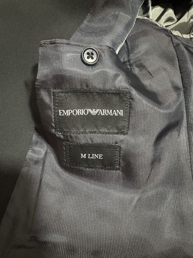 Traje Armani Negro Talla M + Camisa y Corbata