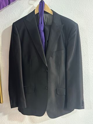 Traje Zara Negro con Corbata Morada