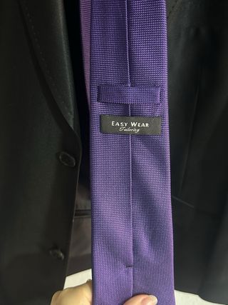 Traje Zara Negro con Corbata Morada
