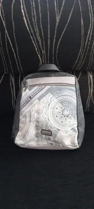 Mochila Kimmidoll Gris y Blanca