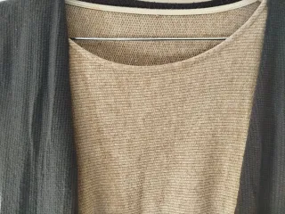 Vestido y cárdigan de punto beige y marrón. Nuevo