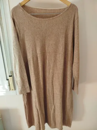 Vestido y cárdigan de punto beige y marrón. Nuevo