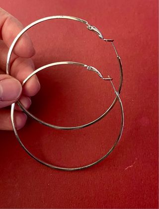 Orecchini a cerchio grandi in acciaio