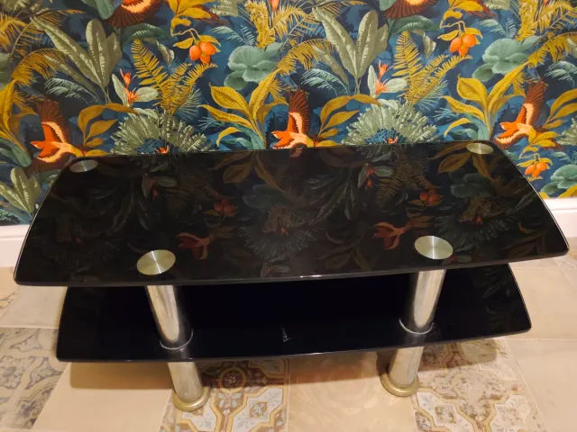 Mesa de cristal negra y metal