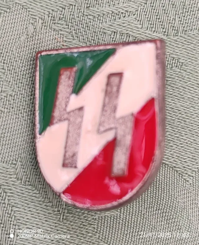 Spilla SS con scudo tricolore
