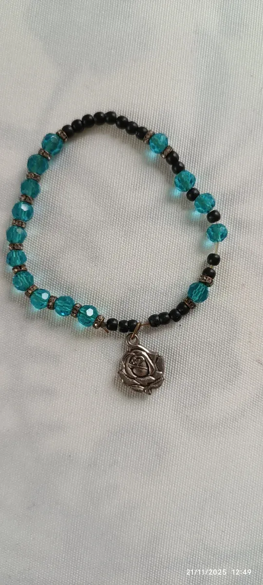 Braccialetto elastico con rose di Santa Rita