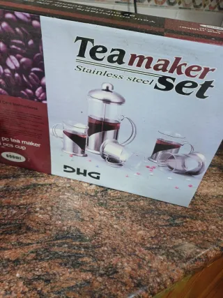 Juego de té. Le falta la tapa a la tetera