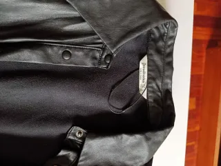 Camisa y jersey negro