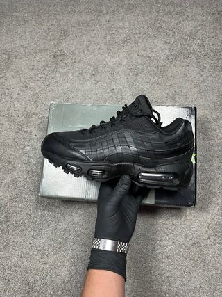 Nike Air Max 95 Triple Black Talla 42