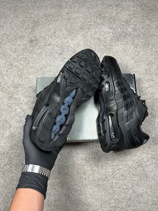 Nike Air Max 95 Triple Black Talla 42