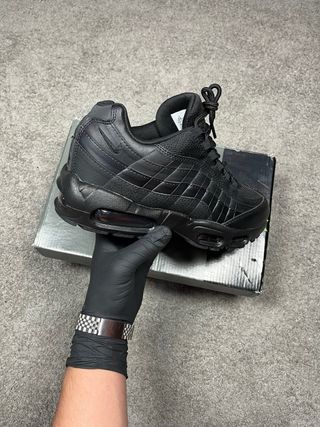 Nike Air Max 95 Triple Black Talla 42