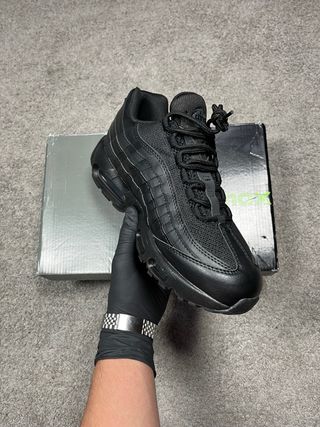 Nike Air Max 95 Triple Black Talla 42