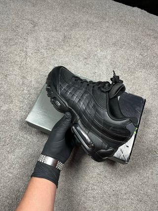 Nike Air Max 95 Triple Black Talla 42