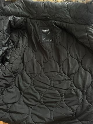 Abrigo negro Pull&Bear con capucha