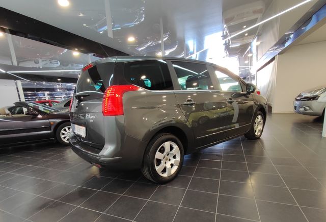 Peugeot 5008 Allure 1.6 e-HDI 112 FAP CMP B.Lion
