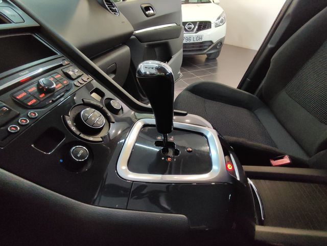 Peugeot 5008 Allure 1.6 e-HDI 112 FAP CMP B.Lion