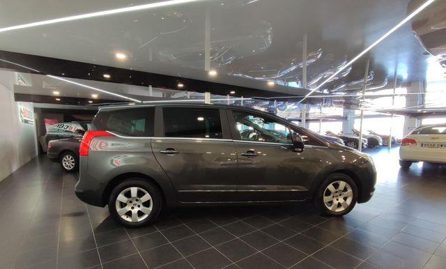 Peugeot 5008 Allure 1.6 e-HDI 112 FAP CMP B.Lion