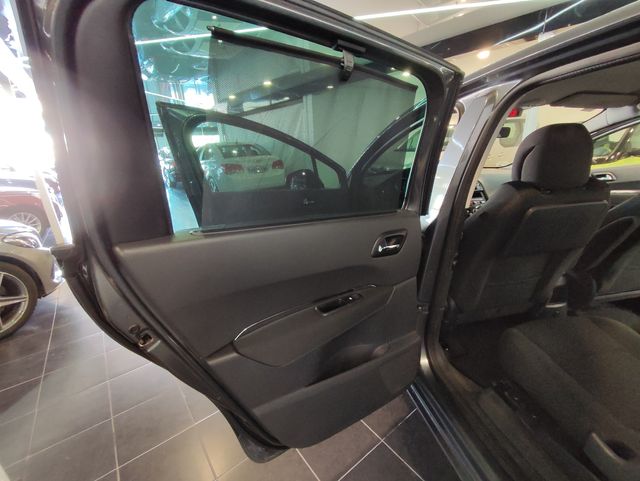 Peugeot 5008 Allure 1.6 e-HDI 112 FAP CMP B.Lion