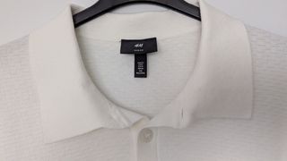 Polos H&M  blancos y verdes oliva.