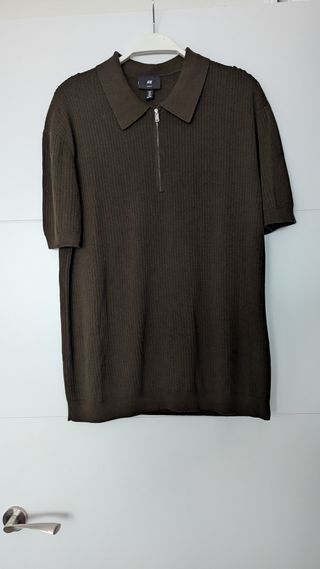 Polos H&M  blancos y verdes oliva.