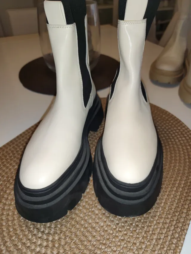 Botins Mango Bege e Preto