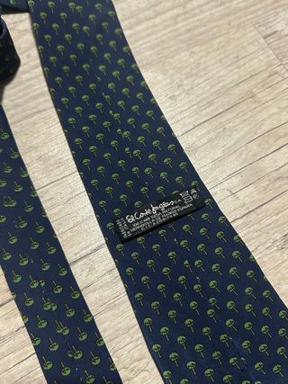 Corbata azul marino con estampado de madroños