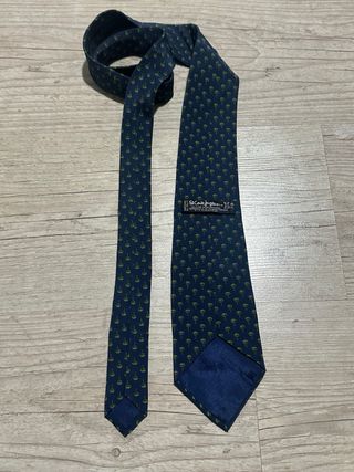 Corbata azul marino con estampado de madroños