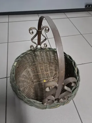 Cesta Mimbre Vintage con Asa Metálica