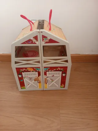 Casa de muñecas de madera