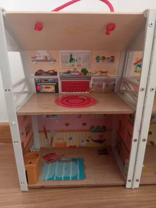 Casa de muñecas de madera