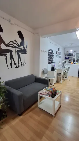 Traspaso local de uñas