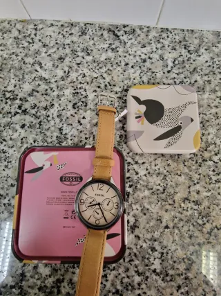 Reloj Fossil Beige con Correa de Cuero. Nuevo