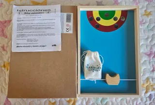 Billar de madera con canicas