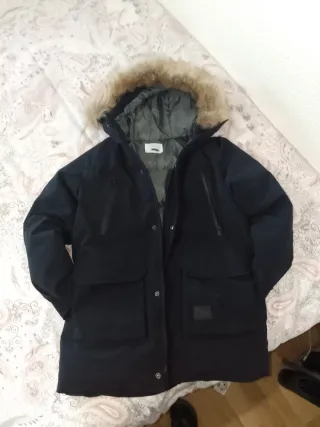 Parka Zara Original Negra con Capucha y Bolsillos