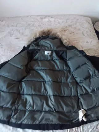 Parka Zara Original Negra con Capucha y Bolsillos