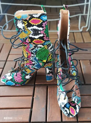 Botines tacón estampado serpiente núm 39