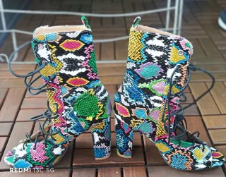Botines tacón estampado serpiente núm 39