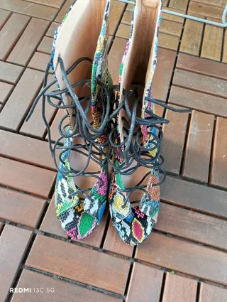 Botines tacón estampado serpiente núm 39